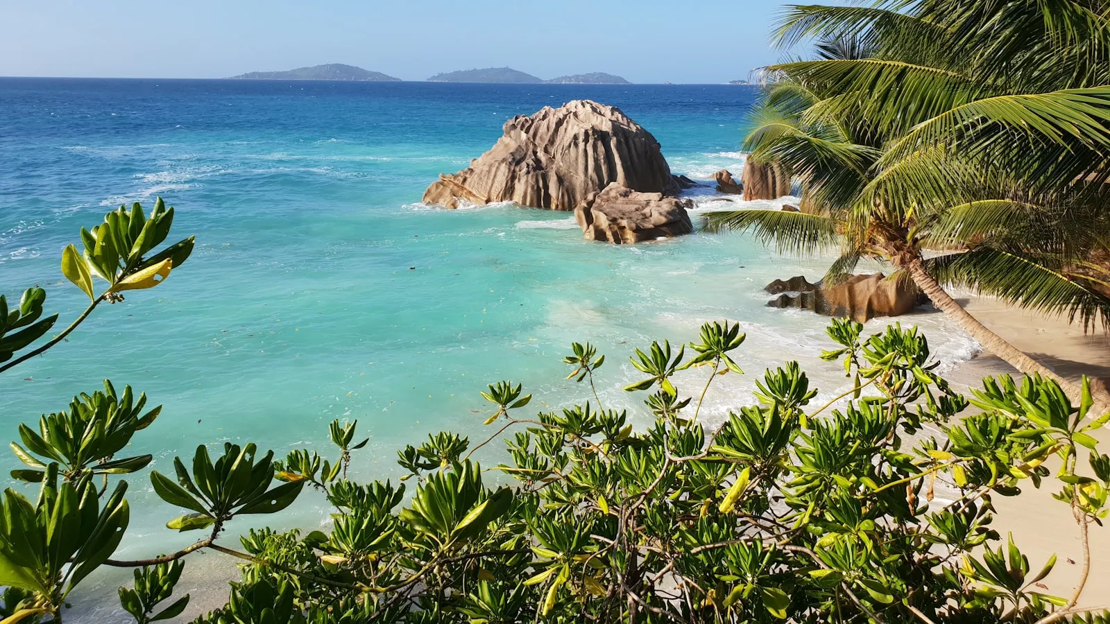 Large rocks on the Island